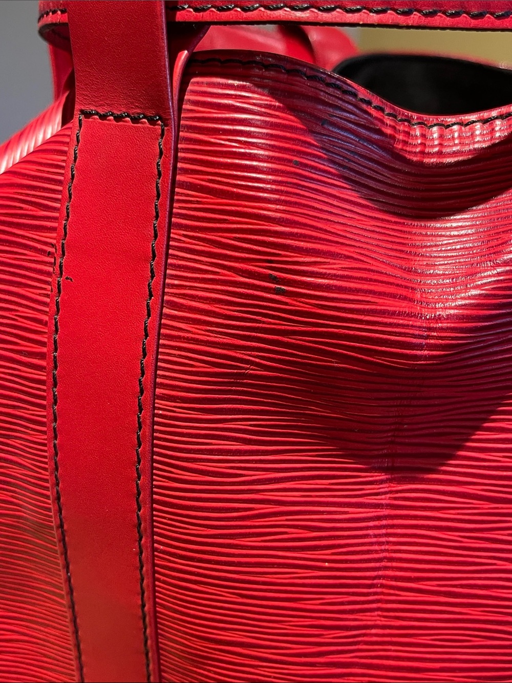 Red epi leather Randonee Louis Vuitton GM sling Bag - Picture 6 of 17